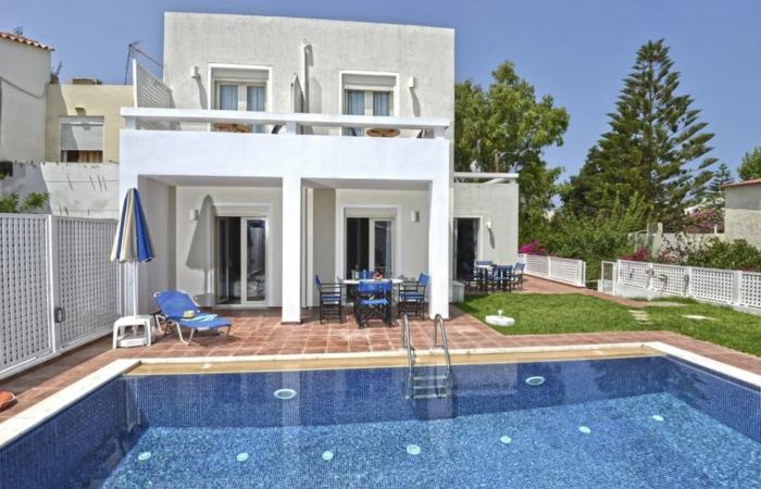 Complex for sale in Platanias
